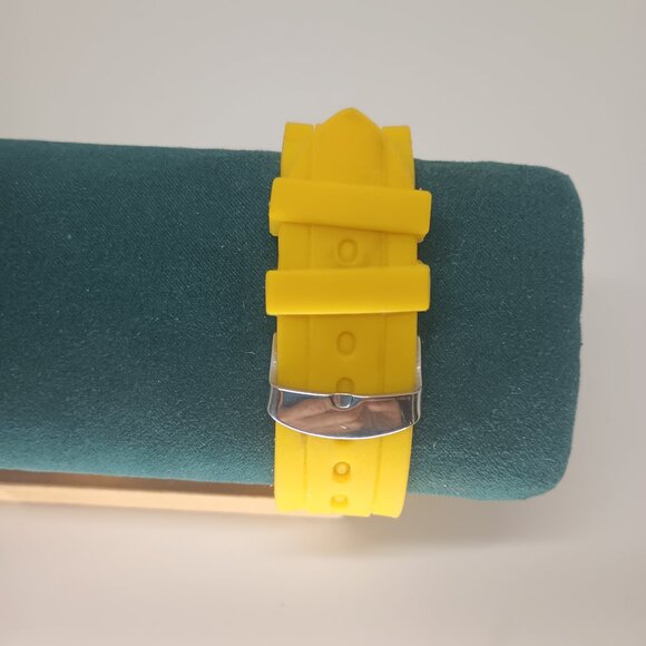 Geneva Yellow Resin band watch. - Picture 2 of 3